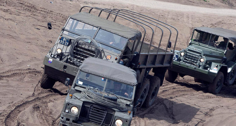 Legervoertuigen rally teambuilding